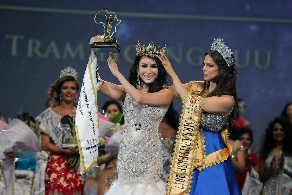 Mrs Vietnam is Crowned Mrs Universe in a Glitzy Event in Durban