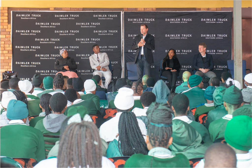 Daimler Truck Southern Africa sponsors mathematical handbooks and study guides worth R1000,000.00 to schools in Gauteng and the Eastern Cape