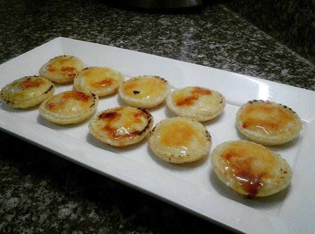 Mini custard tarts with burnt sugar (or without) recipe by Keenan Blake