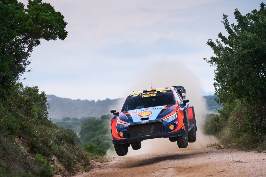 Hyundai claims two top spots on podium at Rally Italia Sardegna