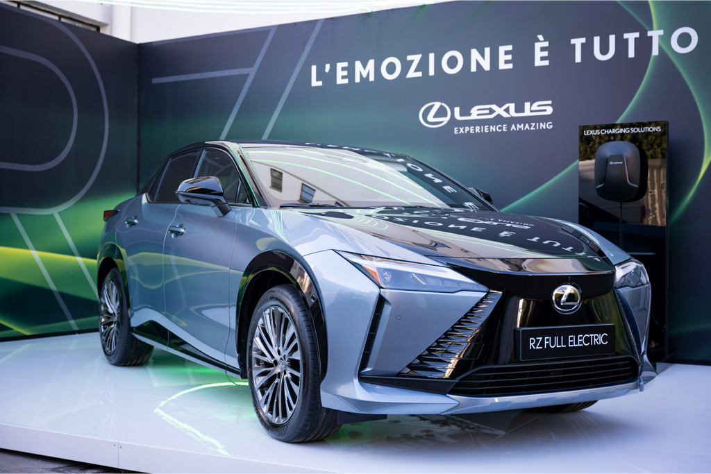 Lexus Unveils Installation by Suchi Reddy, shaped by air, for Miami Art & Design Week