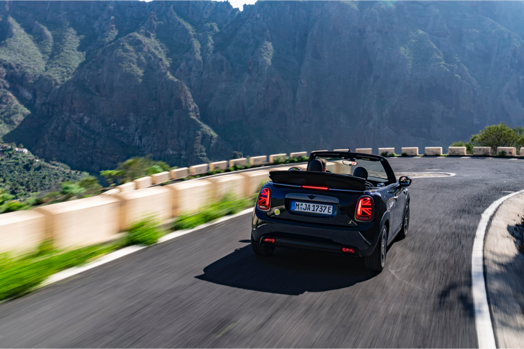 Zero-emission open-air driving fun: The first all-electric MINI Cooper SE Convertible