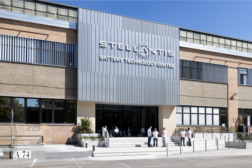 Stellantis Celebrates Opening of Its First Battery Technology Centre in Italy