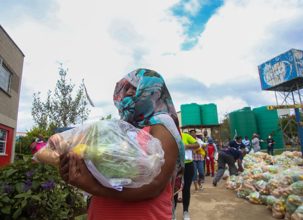 Steyn City Foundation delivers food parcels to neighbouring Diepsloot