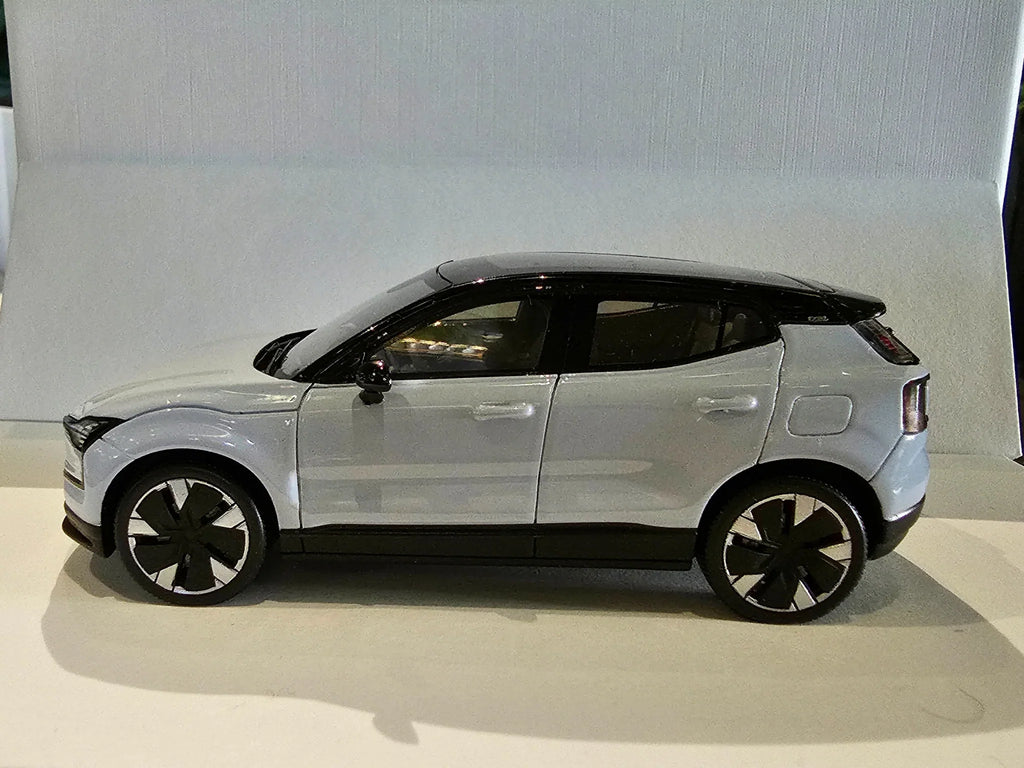 The fully electric Volvo EX30 SUV: a small car with big potential
