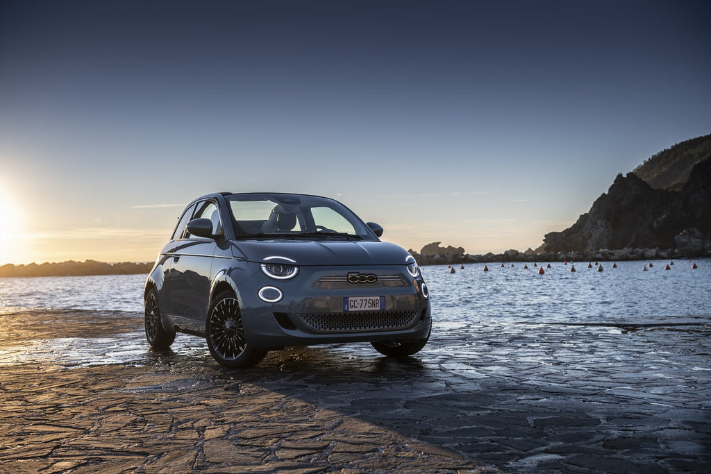 The New 500 named "Convertible of the Year" and "Best Small electric city car" by the UK's What Car? magazine