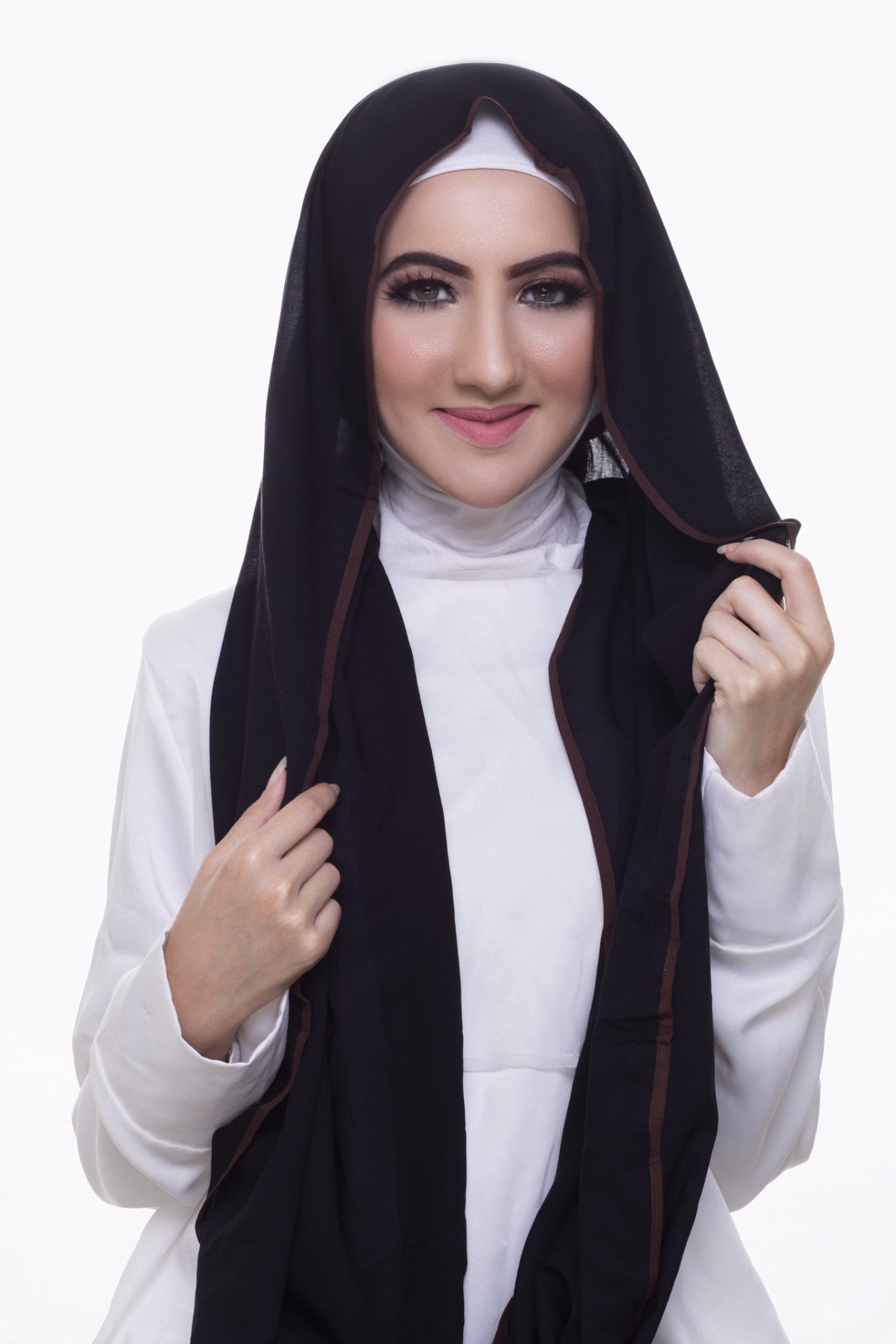 Pearl Daisy - Ebony Bordered Weightless Large Hijab - iloveza.com - 3