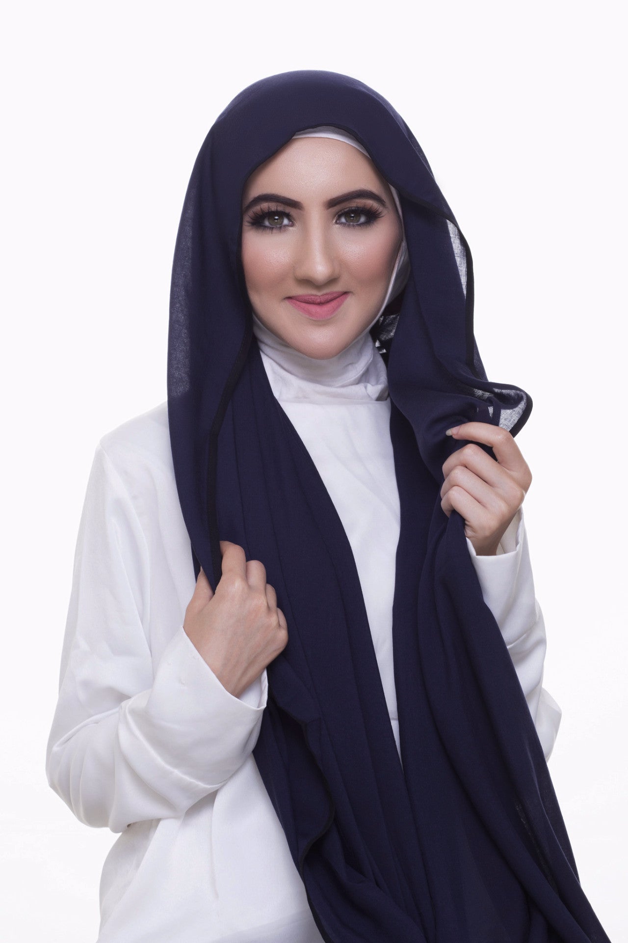 Pearl Daisy - Oxford Blue Bordered Weightless Large Hijab - iloveza.com - 3